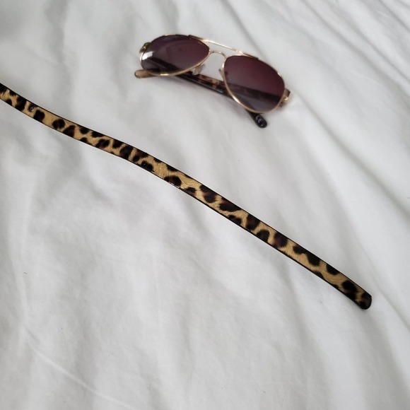 Thin Vinyl Belt Leopard Print Size XS/S - Picture 2 of 4